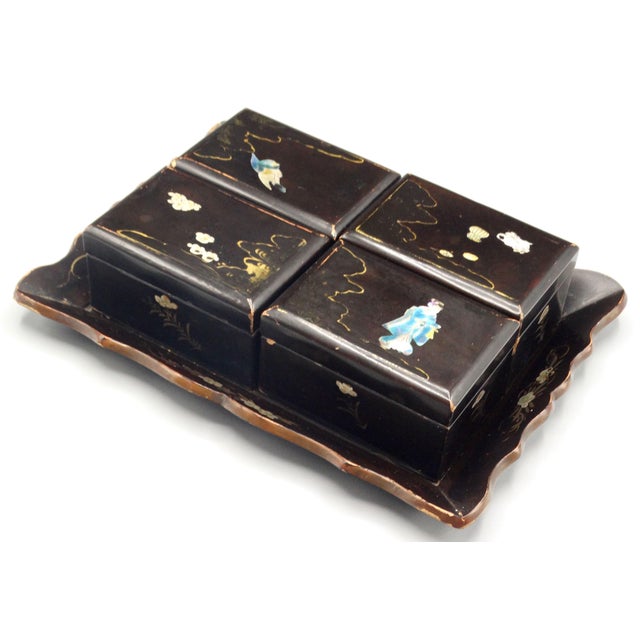 English 19th-Century Chinese Export Papier-Mâché Games Box For Sale - Image 3 of 11