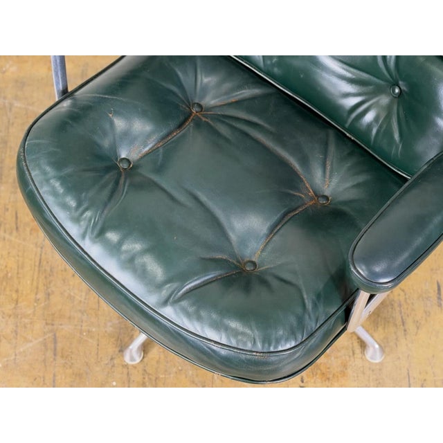 Herman Miller 1960s Eames Time Life "Lobby" Chair - Green Leather - 1st Generation Model 675 For Sale - Image 4 of 12