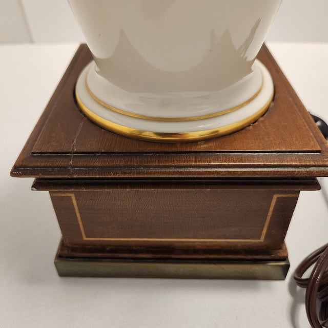 Vintage 1960s Mid-Century Modern Stiffel & Lenox Porcelain Table Lamp For Sale - Image 11 of 12