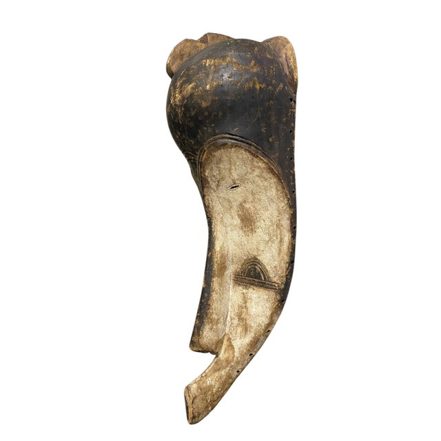 This vintage Fang mask / Gabon features elongated heart-shaped associated with the Ngil society, adorned with white,...