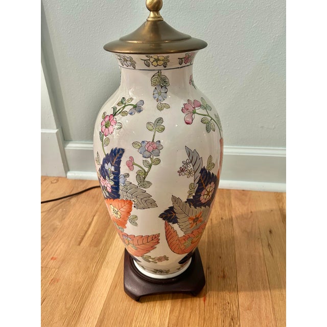 1970s Vintage Tobacco Leaf Chinoiserie Porcelain Lamp With Double Happiness Finial and Ming Style Base - Shade Included For Sale - Image 5 of 12