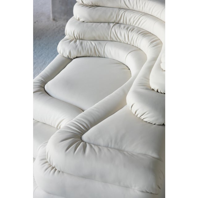 The Terrazza DS-1025 sofa, designed by Ubald Klug in 1974 for de Sede, is a modular sculpture inspired by Swiss vineyard...