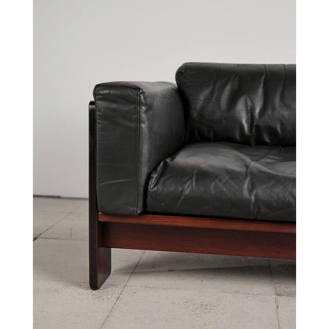 Bastiano Two-Seater Sofa in Mahogany and Black Leather by Afra and Tobia Scarpa for Gavina, Italy, 1960s For Sale - Image 10 of 18