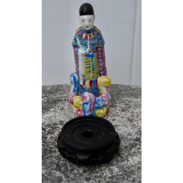 Vintage Chinese Famille Rose Porcelain Figurine Scholar Court Figure Wood Stand For Sale - Image 13 of 15
