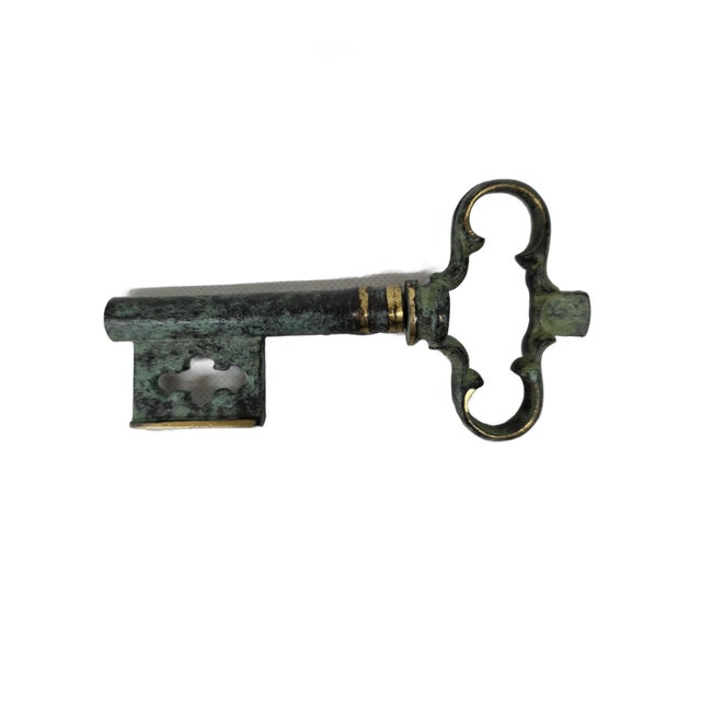 The primary picture is not the actual corkscrew, see all the other photos for details. Unlock vintage charm with this...