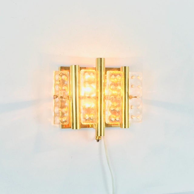 Orrefors Mid-Century Modern Scandinavian Glass and Brass Wall Lamp by Jakobsson for Orrefors & MPR, 1960s For Sale - Image 4 of 9
