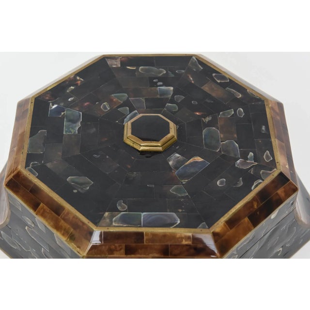 Maitland Smith Abalone, Horn, Stone and Wood Hinged Large Octagonal Box Vintage For Sale In Miami - Image 6 of 11