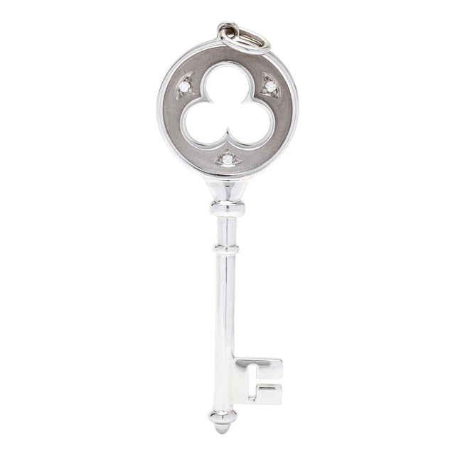 1980s Tiffany & Company Diamond Trefoil Key Pendant, 18k White Gold, Length 2.25 Inch For Sale