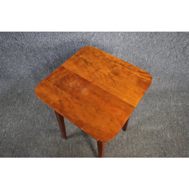 Mid 20th Century Country Hepplewhite Style Cherry Splay Leg Table For Sale - Image 5 of 7