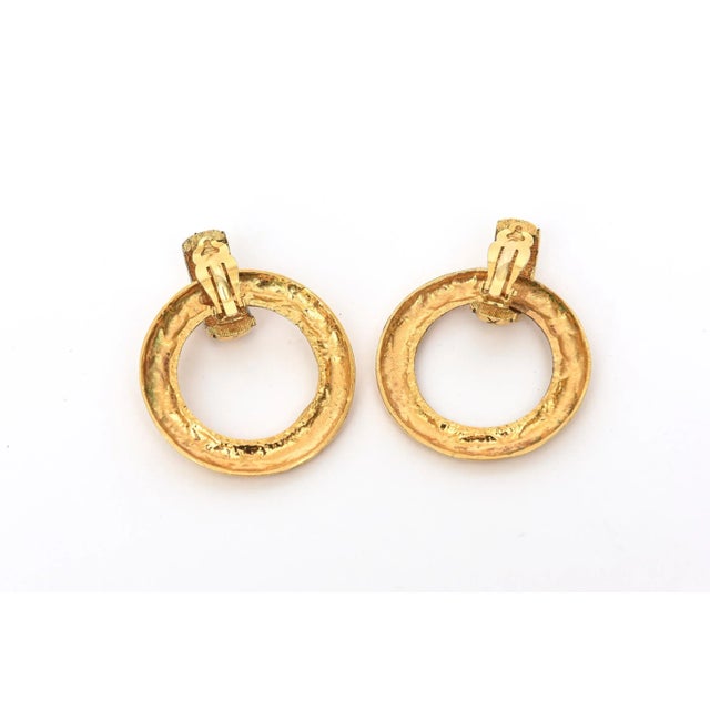 Vintage Chanel Quilted Gold Plated Door Knocker Clip on Earrings 80's - 2 Pieces For Sale - Image 9 of 12