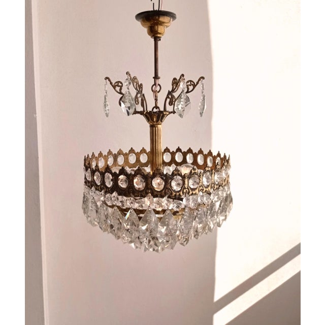 The lambs on the photos are E27 international standard voltage and sizes. Renewed all cables and bulbs. Since it is an old...