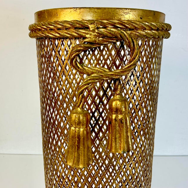 Metal 1950s Vintage Li Puma Italian Hollywood Regency Rope & Tassel Metal Mesh Umbrella Stand, Florence For Sale - Image 7 of 13
