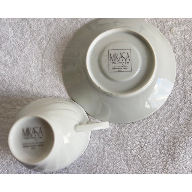 Crafted with elegance, the Mikasa White Lily of the Valley 3-PC Place Setting brings a touch of vintage charm to any...