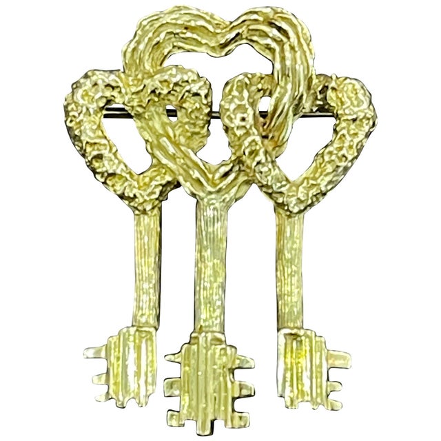 Cartier Key to My Heart 18 Karat Yellow Gold Three Heart Textured Key Pin Brooch For Sale - Image 15 of 18