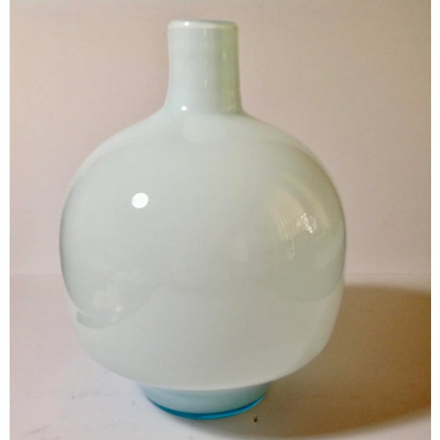 Simple yet elegantly toned white vase with a slight hint of turquoise that melts down to a distinct turquoise base.