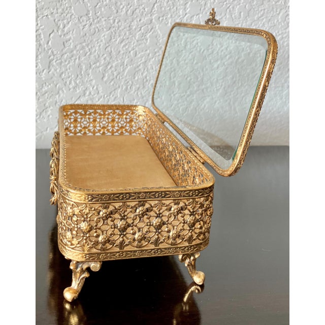 Metal Mid 20th-Century Louis XV-Style Beveled Glass 24k Gold-Plated Filigree Nicely-Sized Casket-Style Keepsake / Trinket Box For Sale - Image 7 of 18
