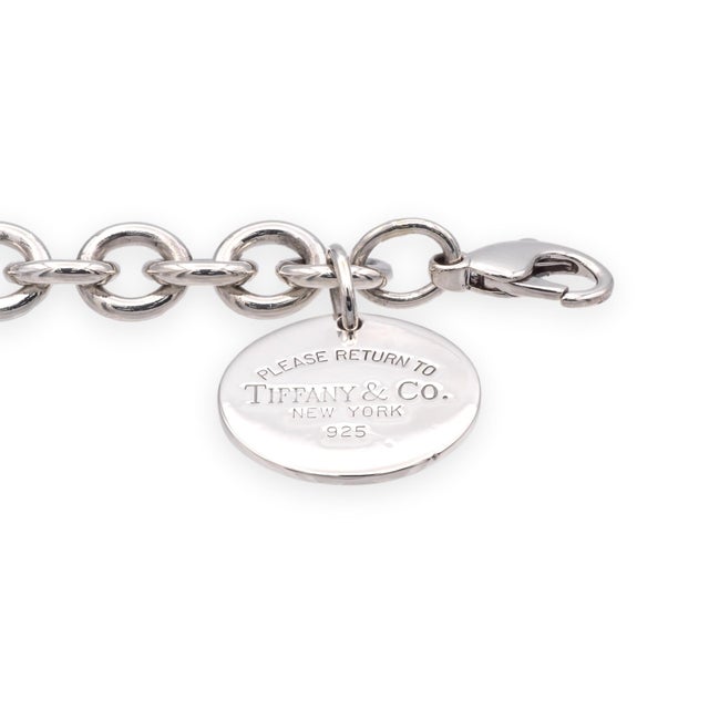 Contemporary Tiffany & Co. Return to Tiffany Sterling Silver Round Tag Link Bracelet Polished For Sale - Image 3 of 6