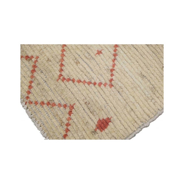 Cream & Rust Modern Wool Rug For Sale In Los Angeles - Image 6 of 6