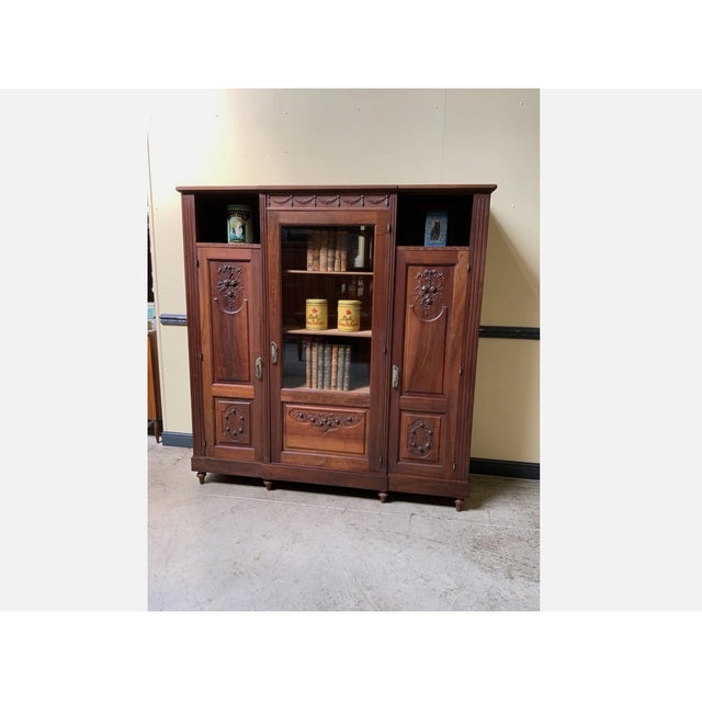 1910s Antique Art Nouveau Walnut Bookcase, 1910 For Sale - Image 5 of 13