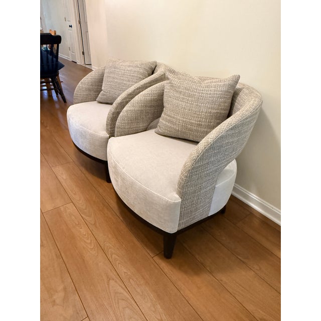 Pair Adriana Hoyos Bolero 300 Armchairs Curvy girls! These sculptural armchairs are soft in style and comfort. The...