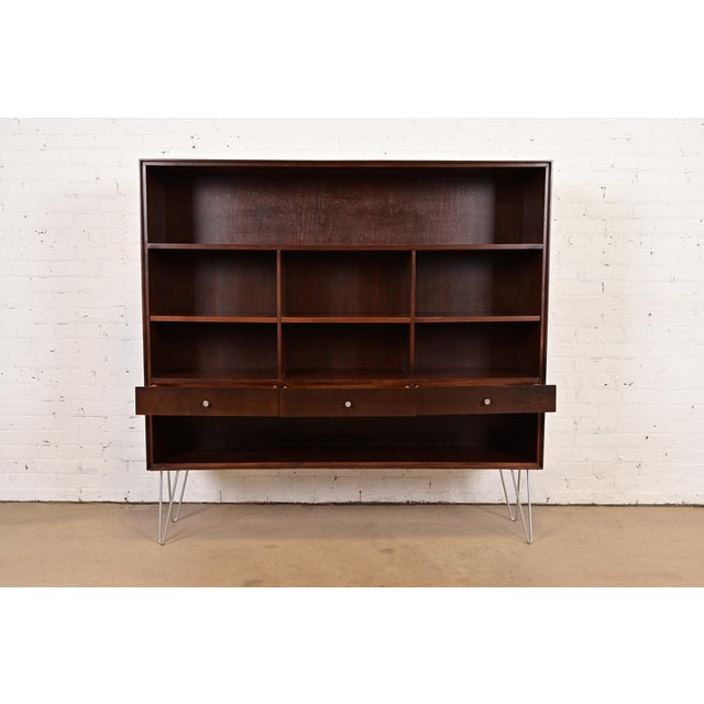 1960s 1960s Paul McCobb Mid-Century Modern Walnut Bookcase on Hairpin Legs, Newly Refinished For Sale - Image 5 of 14