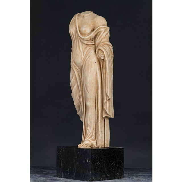 Grand Tour 19th Century Statue of a Vestal, in Marble For Sale - Image 3 of 4