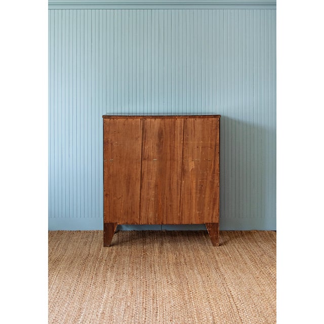 19th Century American Late Classical Figured Mahogany Chest of Drawers | C. 1830–1845 For Sale - Image 4 of 4