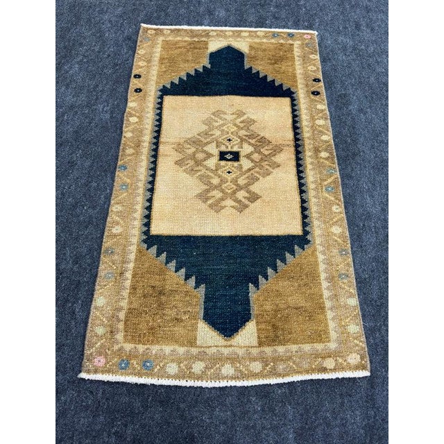 Turkish Yastik Rug 1'7" x 2'9" For Sale - Image 4 of 5