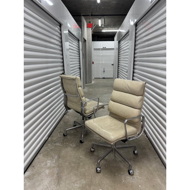 Mid-Century Modern Eames Soft Pad Executive Chair For Sale - Image 3 of 12