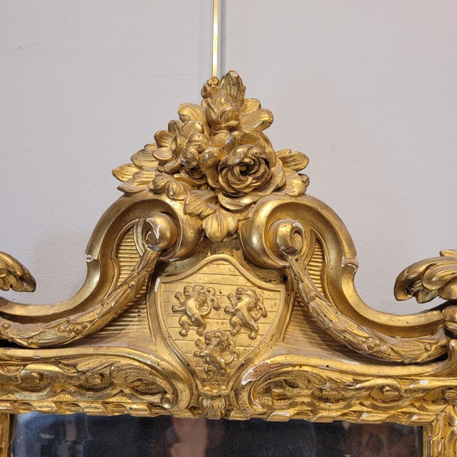 Napoleon III Wall Mirror with Coat of Arms in Carved and Gilded Wood, France, 1880s For Sale - Image 4 of 18