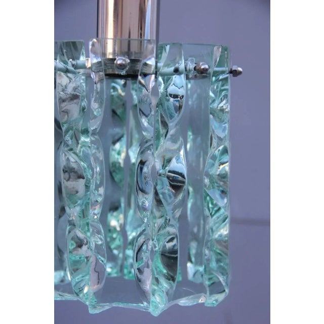 This Italian mid-century ceiling lamp has a sculptural shape and is made of crystal. The total height measures 80 cm. Up...