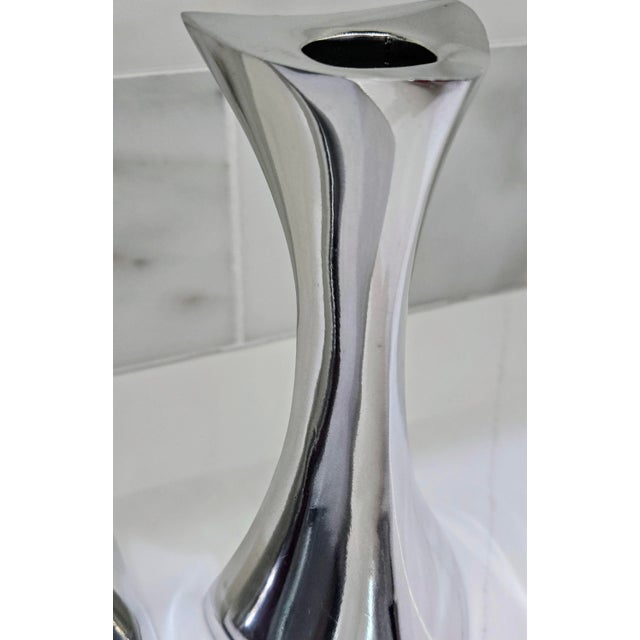 Silver 1960s Mid-Century Modern Nambé Aluminum Candlestick Pair – Sculptural Tri-Corner Candle Holders For Sale - Image 8 of 11