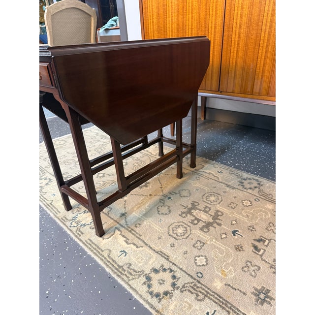 Vintage Ethan Allen Mahogany Pembroke Drop-Leaf Side Table For Sale In Baton Rouge - Image 6 of 12
