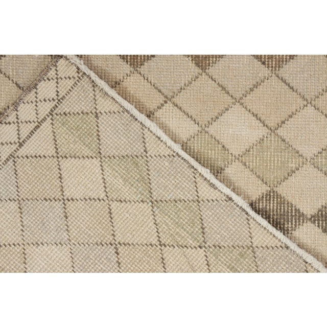 1960s 1960s Vintage Art Deco Rug in Beige-Brown Lattice Diamond Pattern For Sale - Image 5 of 6