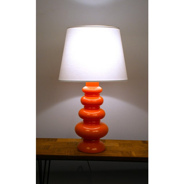 Orrefors Large Swedish Orange Art Glass Table Lamp by Gustav Leek for Orrefors, 1960s For Sale - Image 4 of 10