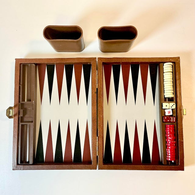 American 1950s Vintage Boho Chic Americana Magnetic Travel Backgammon Game Set. For Sale - Image 3 of 10