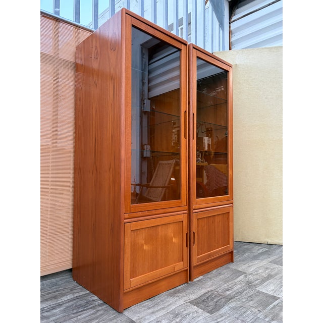 Mid-Century Modern A Pair of Mid-Century Modern Danish Lighted Curio Display Cabinets by Sun Cabinet. Circa 1970s For Sale - Image 3 of 18
