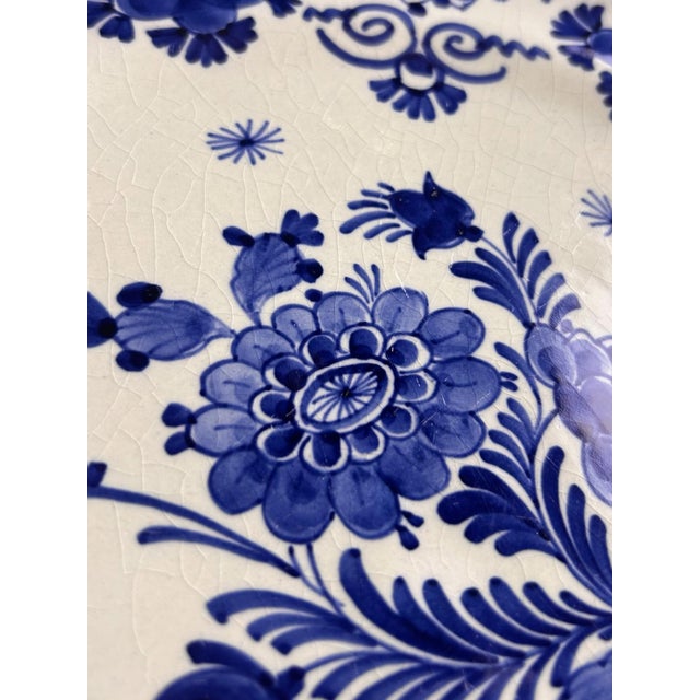 Vintage Hand-Painted Vredesjaar Plates from Royal Delft, 1920, Set of 2 For Sale - Image 6 of 18