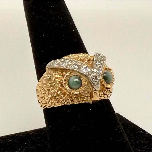 Modern 1960s Cat’s Eye Chrysoberyl and Diamond Owl’s Head Ring in 14k Yellow Gold, 7.5 For Sale - Image 3 of 6