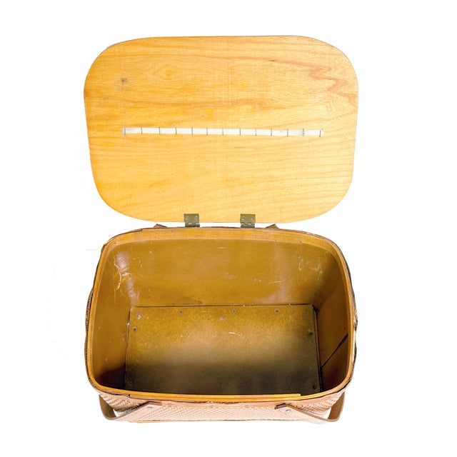 Mid-Century Modern Vintage 1950s Classic Americana Redmon Woven Picnic Basket For Sale - Image 3 of 3