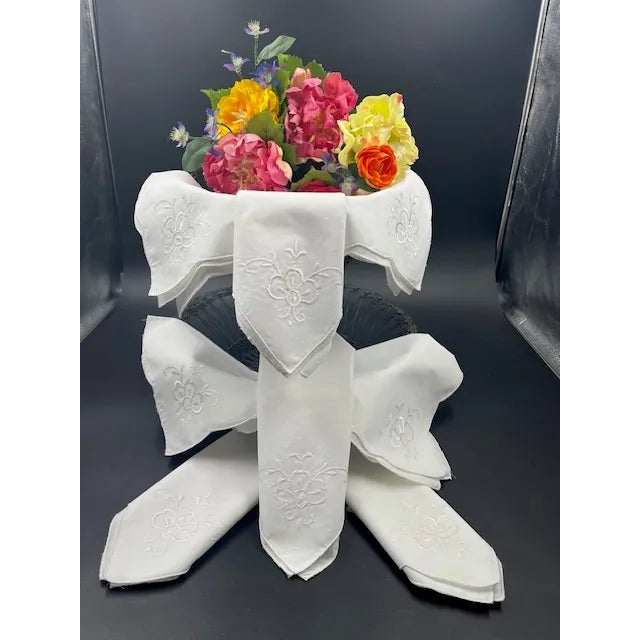 Mid 20th Century Vintage Scalloped Edge White Dinner Napkins - Set of 8 For Sale - Image 5 of 12