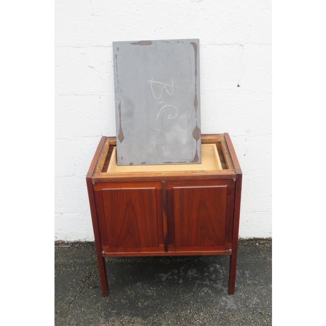 1960s Jack Cartwright for Founders Mid Century Slate Top Nightstand End Bedside Table For Sale - Image 9 of 12