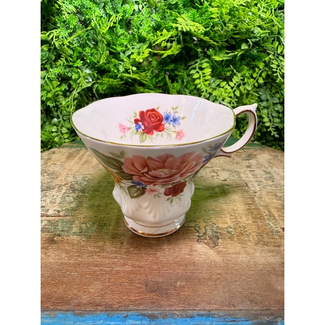 Vintage Royal Albert "Somerset" Fine English Bone China Tea Cup & Saucer For Sale In Baltimore - Image 6 of 10