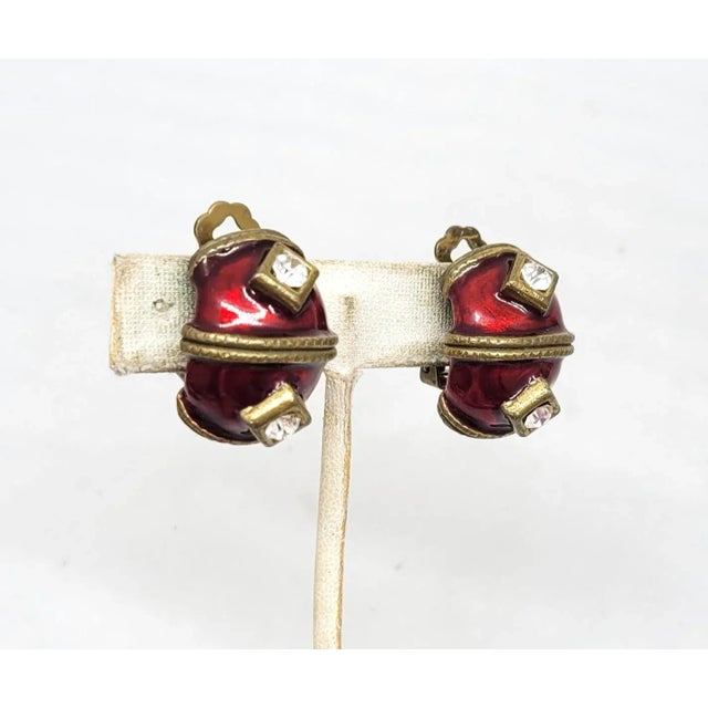 Vintage 1980s Signed Yosca Goldtone Red Enamel & Clear Rhinestone Half Hoop Clip Earrings - 2 Pieces For Sale - Image 4 of 6