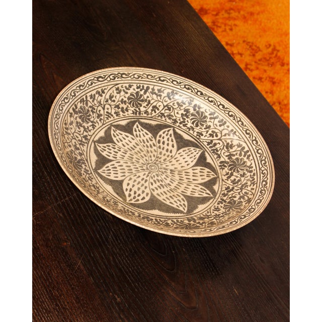 15th Century & Earlier 15th Century Northern Thailand Wang Kalong Kiln Ceramic Bowl With Iron Glaze For Sale - Image 5 of 6