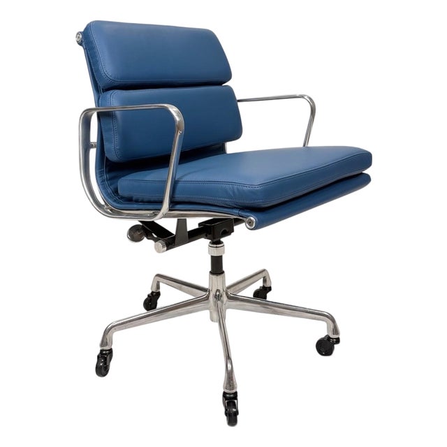 Herman Miller Eames Aluminum Group Soft Pad Management Chair - Blue Leather For Sale