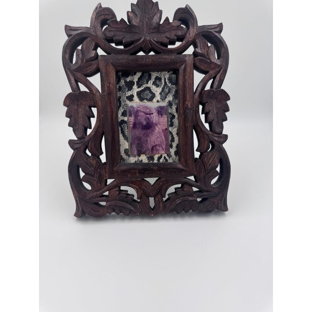 1980s Vintage Hand-Carved Baroque Wood Tabletop Picture Frame With Ornate Foliate Scrollwork For Sale - Image 5 of 6