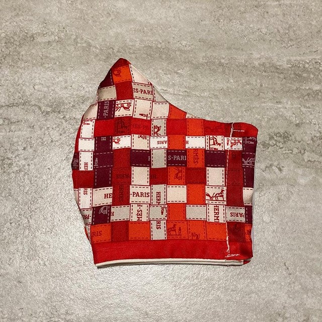 Hermès Hermes Bolduc Au Carre Silk Scarf Face Mask in Dark Red For Sale - Image 4 of 9