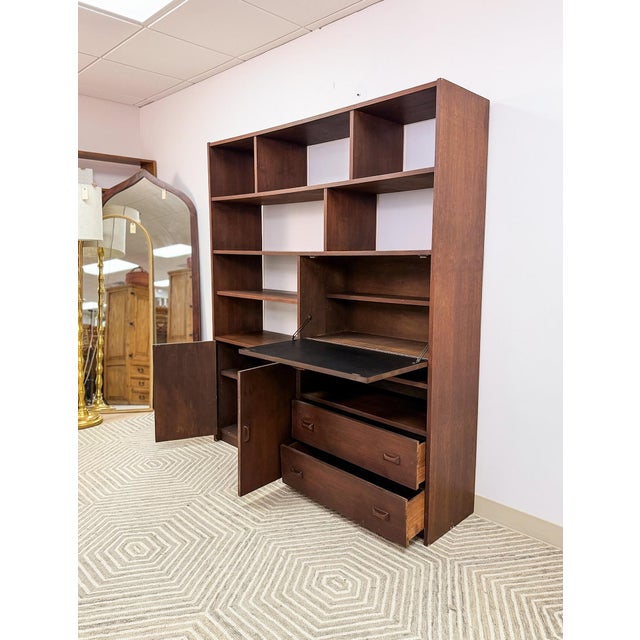 Vintage Walnut MCM Wall Unit Desk Storage Cabinet Mid Century Modern W/ Drawers For Sale In Tampa - Image 6 of 15