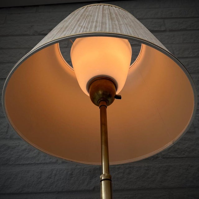 1940s Model 15505 Table Lamp in Brass and Veluria Glass by Harald Notini for Böhlmarks, Sweden, 1940s For Sale - Image 5 of 14